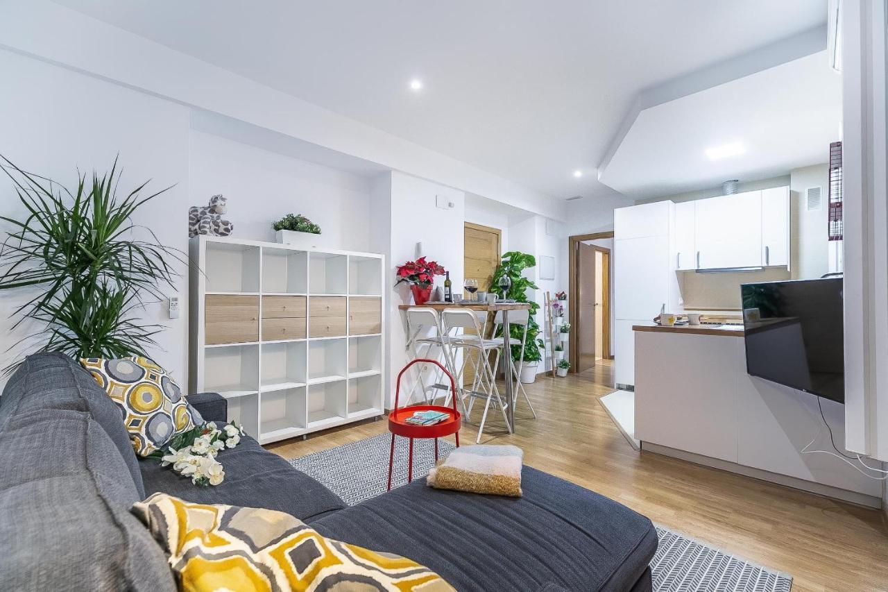 Central Malaga Apartment At Mitjana Plaza Exterior photo