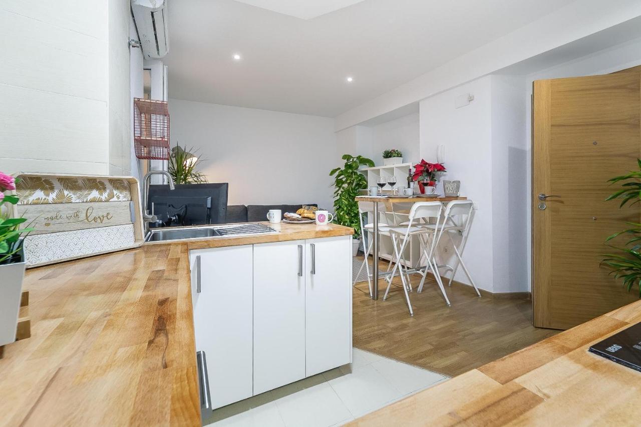 Central Malaga Apartment At Mitjana Plaza Exterior photo