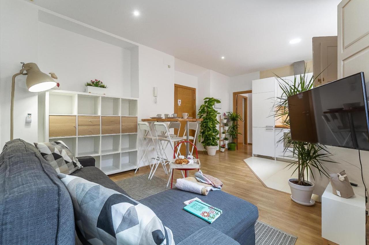 Central Malaga Apartment At Mitjana Plaza Exterior photo